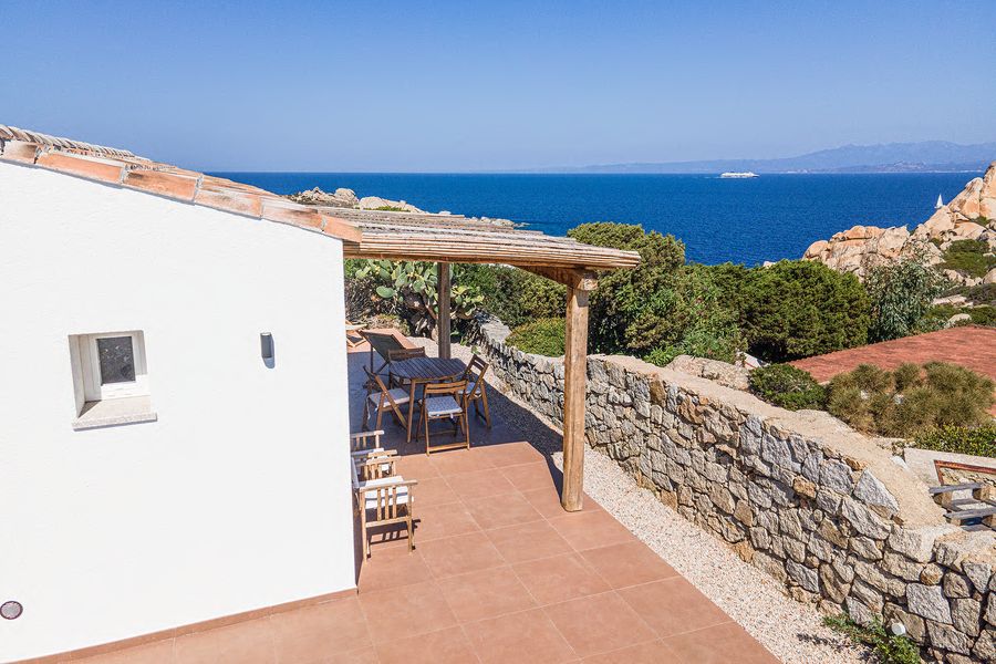 Panorama-Veranda über dem Meer